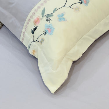 Berry Muffin King Size ButterBrushed Fibre Bedsheet | embroidery view