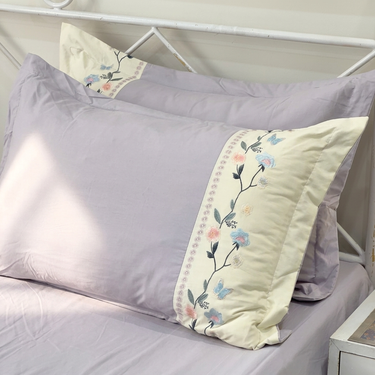 Berry Muffin King Size ButterBrushed Fibre Bedsheet | pillow view