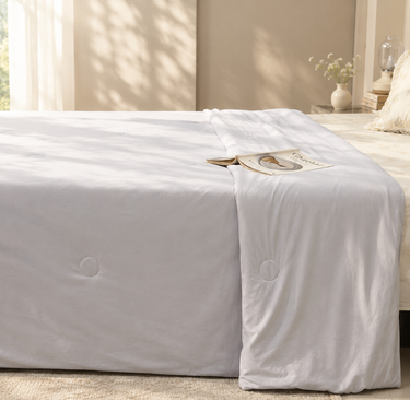 Earl Grey Soufflé Lightweight Cooling Silk Comforter for Hot Sleepers | full view