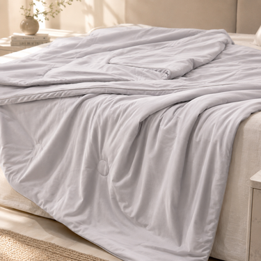 Earl Grey Soufflé Lightweight Cooling Silk Comforter for Hot Sleepers | side view