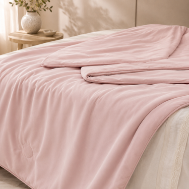 Strawberry Soufflé Lightweight Cooling Silk Comforter for Hot Sleepers | side view